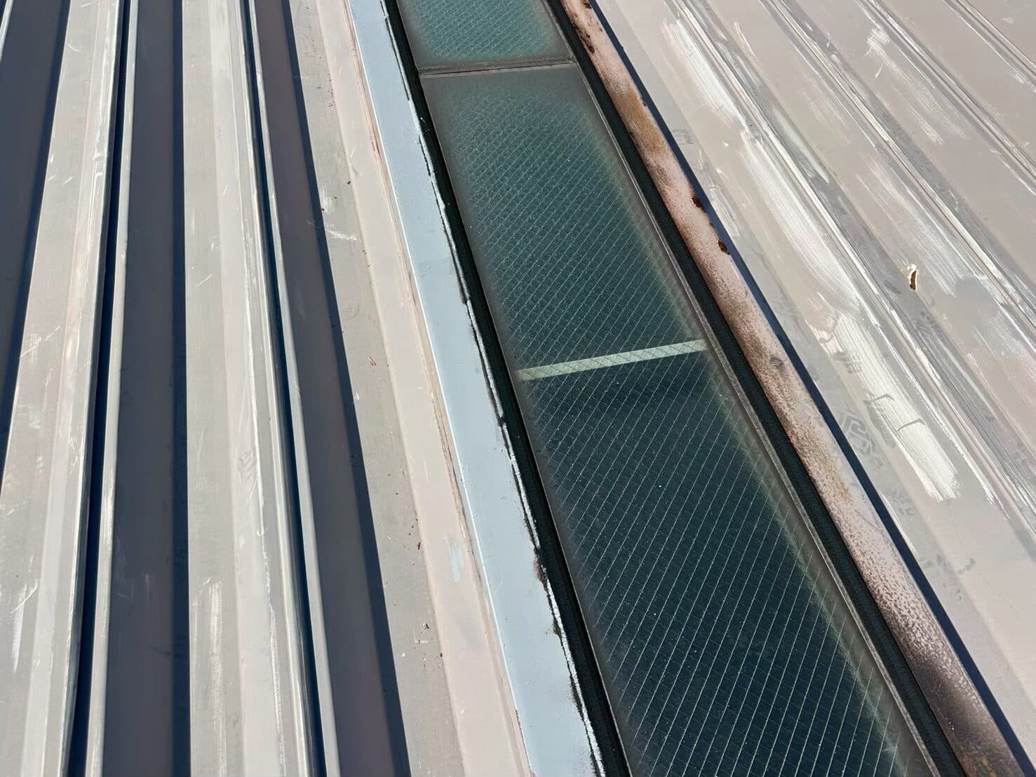 神奈川県厚木市・自動車関連物流センター・施工前の屋根状況（その3）